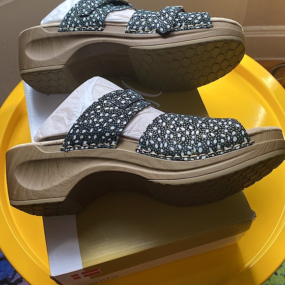 🌻New, Never Worn, SANITA Black Paisley Daisy Debora Strappy Clog Slides, 42 EU. - Picture 2 of 10